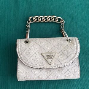 COPY - Great size guess bag, perfect for the summer time.